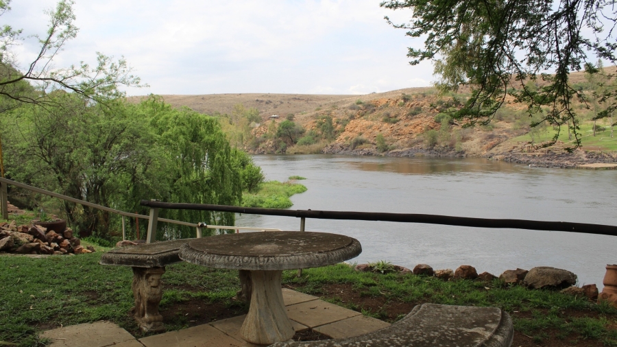 2 Bedroom Property for Sale in Lindequesdrif North West